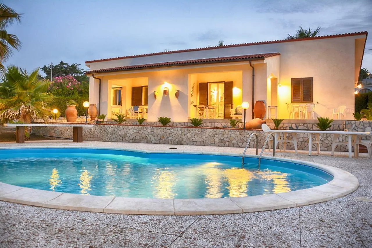 La Casa In Riva Al Mare location