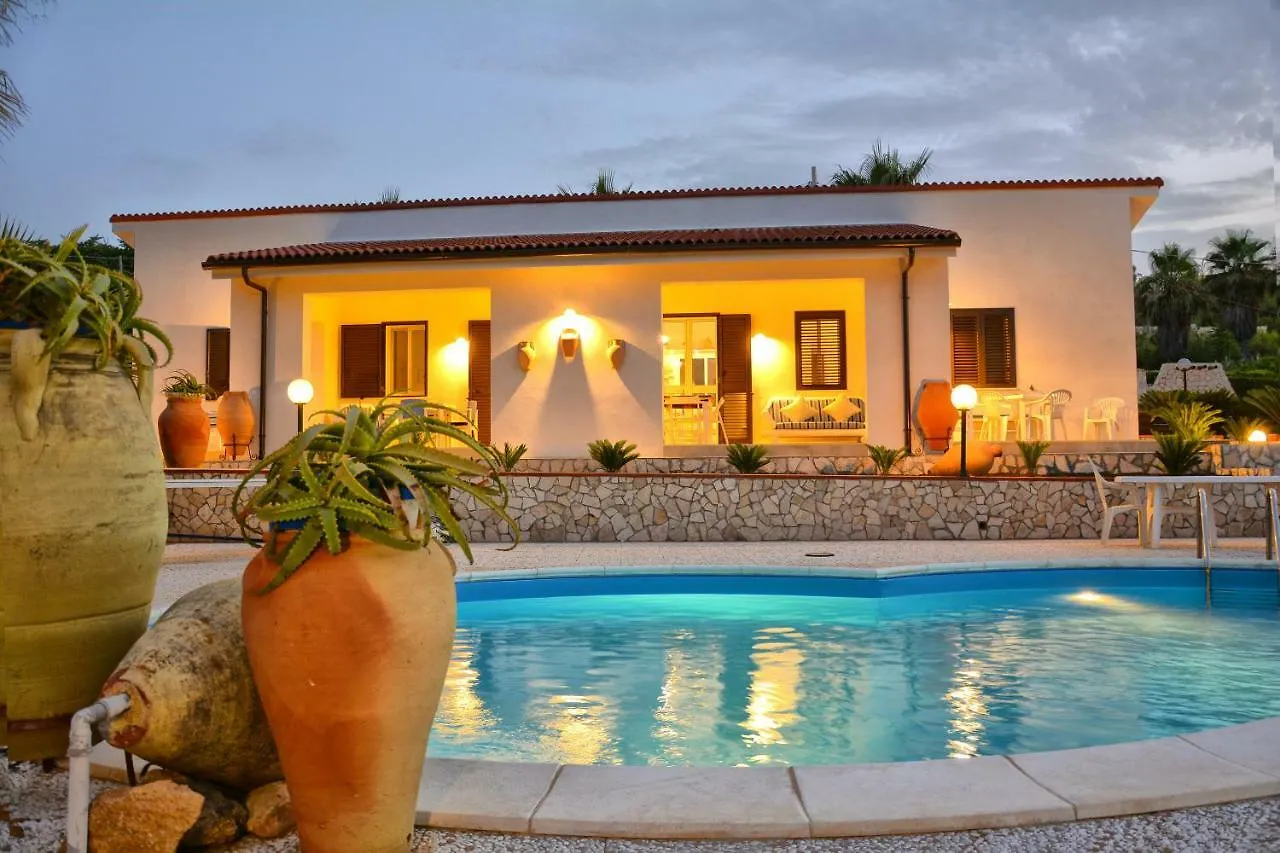 La Casa In Riva Al Mare Villa Augusta 0*,  Italy